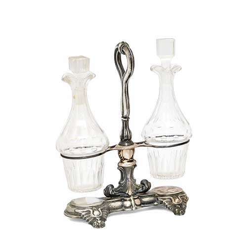 Sub.:18 - Lote: 1339 -  Convoy de mesa en plata (152 gr) con vinagreras en cristal tallado.