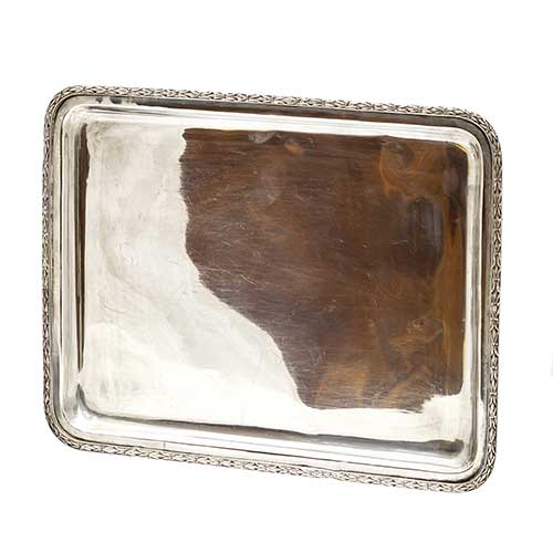 Sub.:18 - Lote: 1342 -  Bandeja rectangular en plata con borde cincelado. Peso: 252 gr.