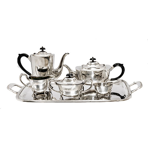 Sub.:18 - Lote: 164 -  Juego de caf� y t� en plata con gran bandeja, lechera, azucarero y colador. Peso 3430 gr.