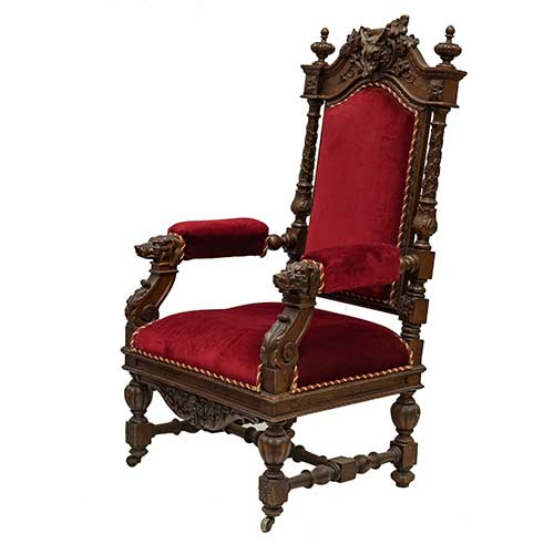 Sub.:18 - Lote: 1381 -  Sill�n en tapicer�a roja y madera tallada con motivos de lobo en el respaldo y reposabrazos.