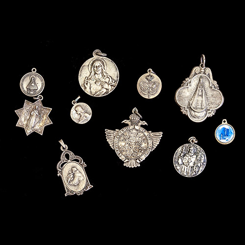 Sub.:19 - Lote: 1362 -  Conjunto de 10 medallas religiosas. Algunas de ellas de plata.