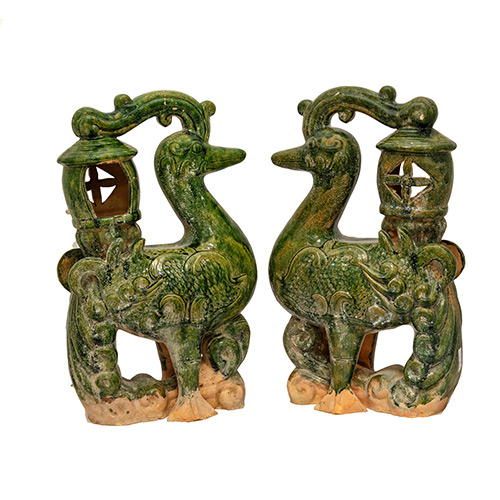 Sub.:19 - Lote: 1267 -  P�jaros portavelas realizados en cer�mica china vidriada, en verde.