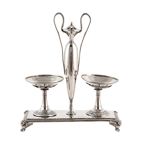 Sub.:19 - Lote: 1282 -  Saleros con base y �nfora en plata. 