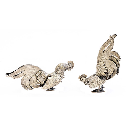 Sub.:19 - Lote: 327 -  Dos peque�o gallos en plata. 