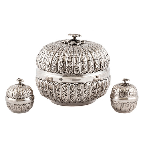 Sub.:19 - Lote: 1296 -  Lote de tres calabazas en plata. 