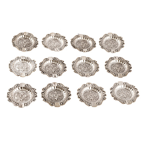 Sub.:19 - Lote: 1281 -  Lote de doce peque�os ceniceros realizados en plata. 