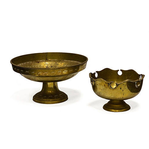 Sub.:19 - Lote: 1465 -  Lote de dos centros de mesa dorados realizados en bronce.