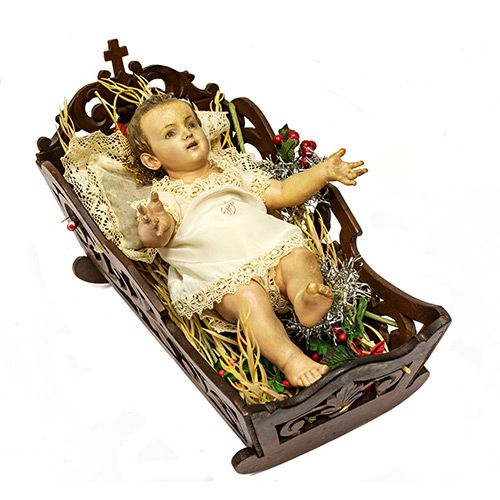 Sub.:19 - Lote: 1303 -  Ni�o Jes�s con cuna, ambos realizado en madera, con ropajes, y ojos en cristal. Ca. 1900.