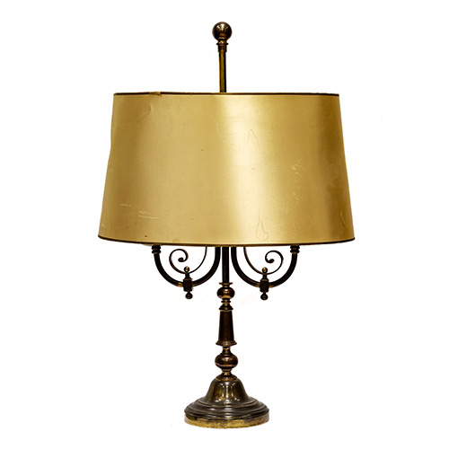 Sub.:19 - Lote: 306 -  L�mpara de mesa de dos luces realizada en metal.