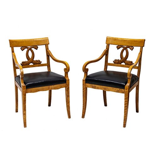 Sub.:19 - Lote: 1275 -  Pareja de sillones en madera satinwood con figuras de peces tallados.