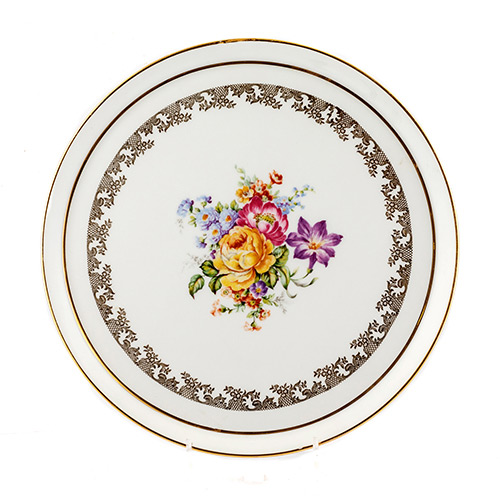 Sub.:19 - Lote: 1441 -  Plato en porcelana francesa con decoracin de flores.