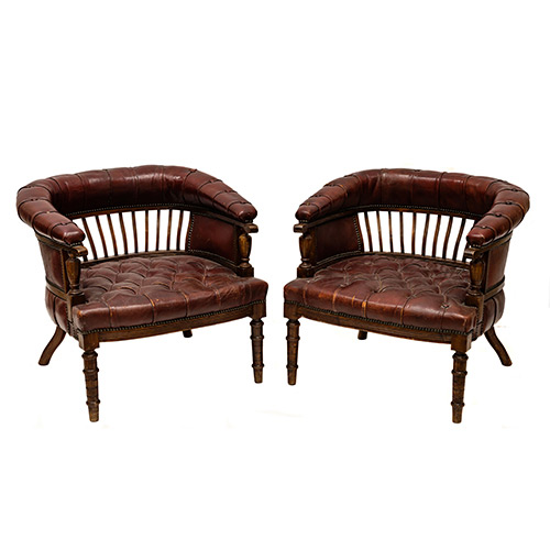 Sub.:19 - Lote: 200 -  Pareja de butacas tapizados en cuero capiton� rojo.