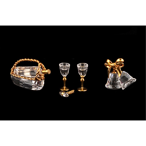Sub.:19 - Lote: 1361 -  Lote de figuras Swarovski en miniatura: botella, dos copas, campanas y abrebotellas.