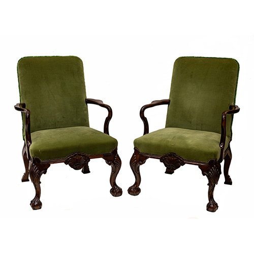 Sub.:19 - Lote: 233 -  Pareja de butacas estilo ingl�s con patas de garra.