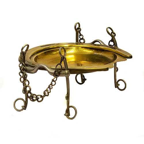 Sub.:19 - Lote: 1284 -  Vacia bolsillos en bronce con forma de herradura y asas emulando bocados de caballo en hierro.
