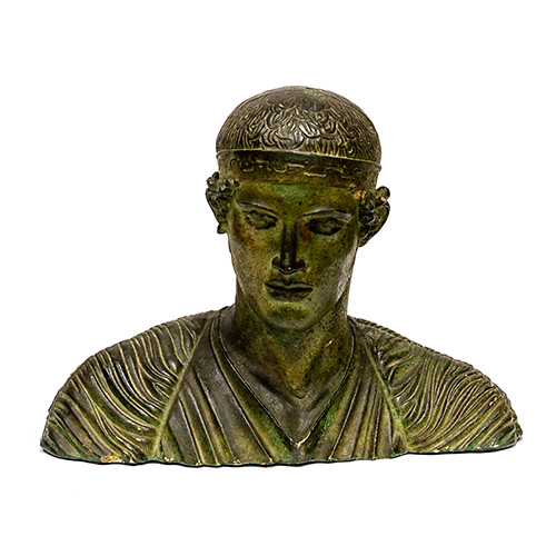 Sub.:19 - Lote: 1396 -  Busto de hombre griego realizado en estuco.