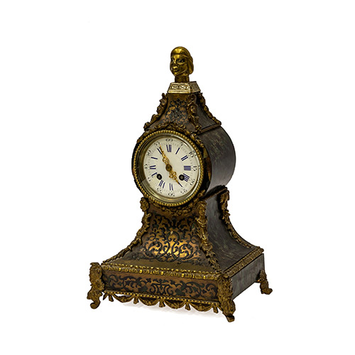 Sub.:19 - Lote: 135 -  Reloj de sobremesa en marquetera Boulle, Napolen III. Con llave y pndulo.