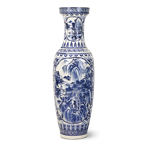 Sub.:19 - Lote: 1264 -  Gran jarr�n en porcelana china. De tipo azul y blanco, con escenas en reserva y motivos vegetales.