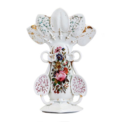Sub.:2-On - Lote: 604 -  Jarrn estilo isabelino en porcelana esmaltada con decoracin floral. Rematado por una corola vegetal. Con roturas.