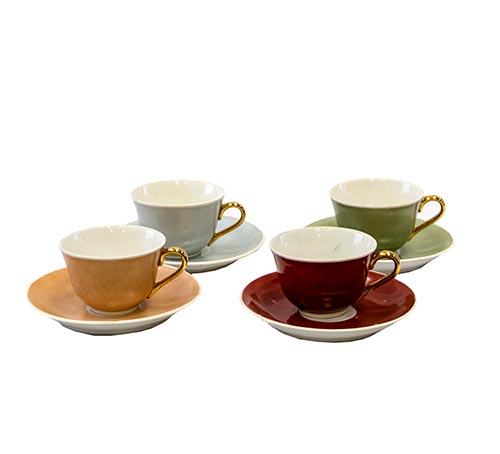 Sub.:2-On - Lote: 804 -  Lote de cuatro tazas y cinco platitos de caf. En porcelana esmaltada con franjas de diferentes colores.