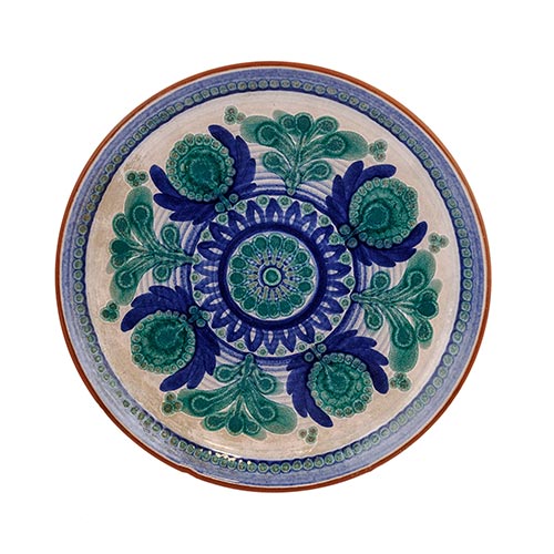 Sub.:2-On - Lote: 680 -  Plato decorativo en cermica esmaltada azul y verde con palmetas y roleo central sobre fondo de engobe blanco. Pintado a mano, Porta Celi, Mallorca.
