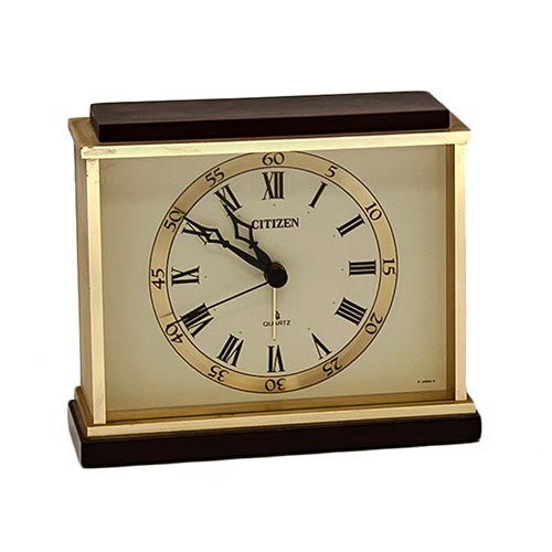 Sub.:2-On - Lote: 972 -  Reloj Quartz, marca Citizen en madera y acero inoxidable con esfera dorada y numeracin romana.