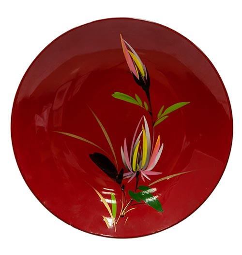 Sub.:2-On - Lote: 918 -  Plato en madera lacada en rojo y negro con diseo floral en la parte superior.