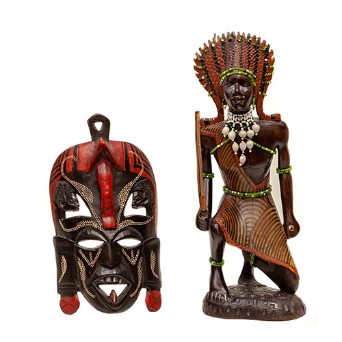 Sub.:2-On - Lote: 1494 -  Mscara y guerrero. Figuras africanas en madera tallada y policromada.