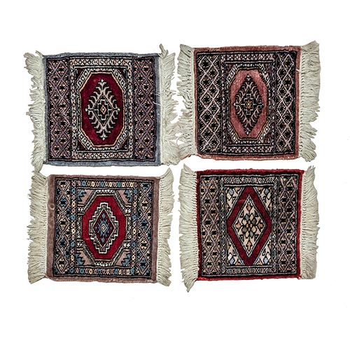 Sub.:2-On - Lote: 255 -  Lote de 4 tapetes a modo de alfombra tipo persa con herat central.