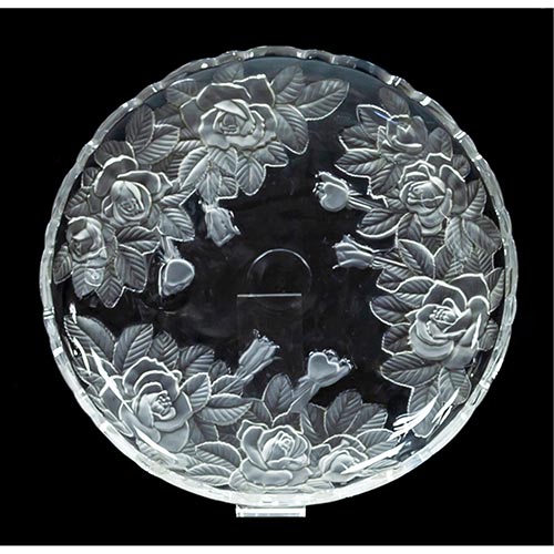 Sub.:2-On - Lote: 1250 -  Plato de pastas en cristal grabado con motivos florales.