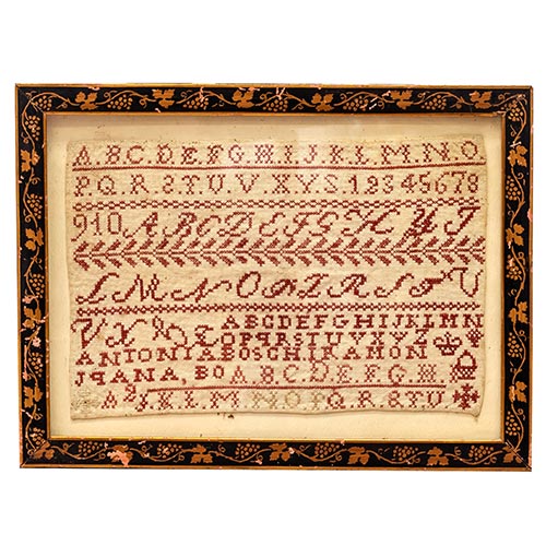 Sub.:2-On - Lote: 1232 -  Lote de tres de abecedarios en punto de cruz, enmarcados.