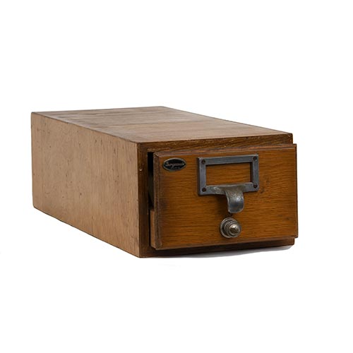 Sub.:2-On - Lote: 906 -  Fichero rectangular realizado en madera.