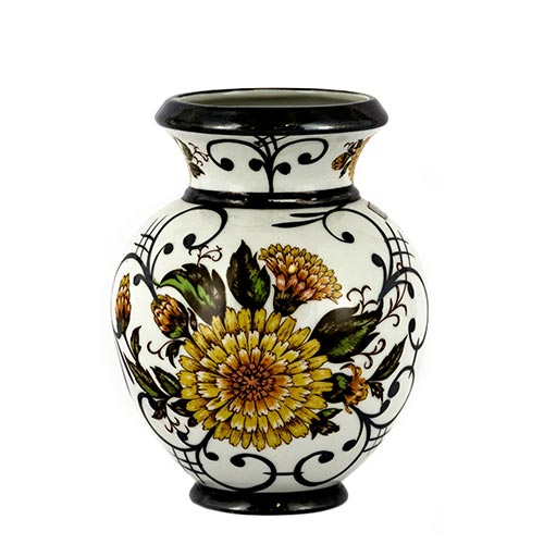 Sub.:2-On - Lote: 734 -  Jarrn en porcelana de Bohemia con decoracin de crisantemo sobre fondo blanco.