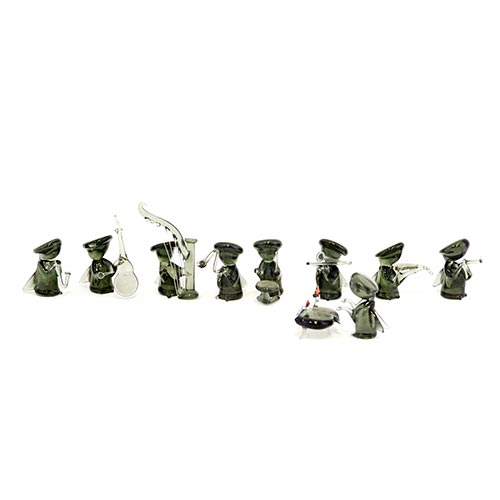 Sub.:2-On - Lote: 1279 -  Lote formado por diez figuras que representan una adoracin de ngeles msicos en cristal. Miniatura.