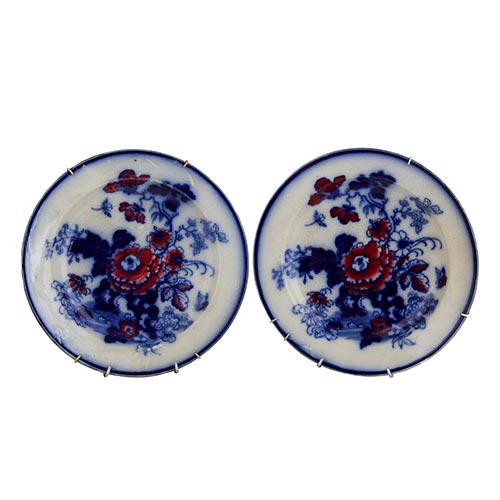 Sub.:2-On - Lote: 936 -  Pareja de platos en cermica con decoracin floral policroma de corte oriental sobre fondo blanco.