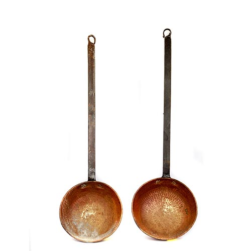 Sub.:2-On - Lote: 1071 -  Dos cazos de cocina en cobre y hierro.