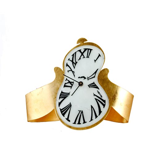 Sub.:2-On - Lote: 962 -  Reloj de mesa de corte daliniano, en esmalte blanco y dorado, con esfera de nmeros romanos.