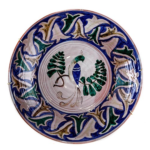 Sub.:2-On - Lote: 646 -  Plato en cermica esmaltada con decoracin en azul y verde, con ave en el centro.