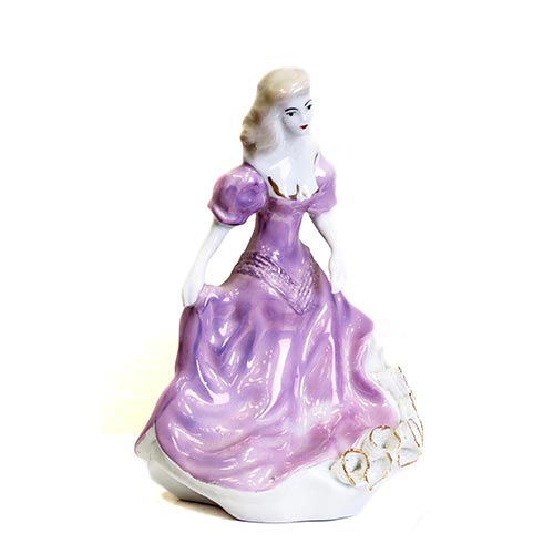 Sub.:2-On - Lote: 749 -  Princesa. Figura en porcelana esmaltada con vestido rosa.
