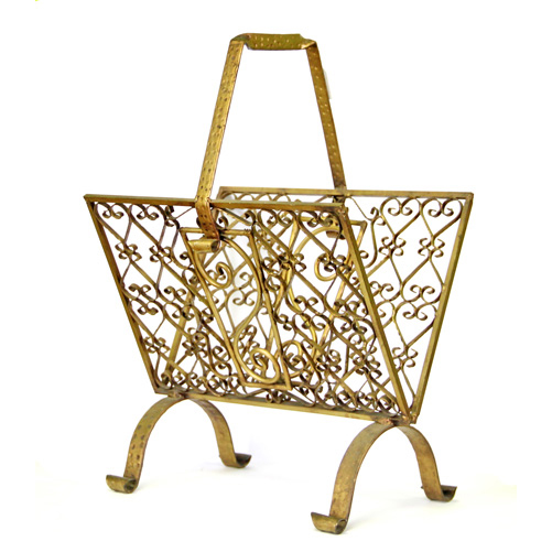 Sub.:2 - Lote: 1273 -  Revistero en hierro dorado.