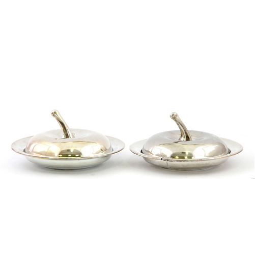 Sub.:2 - Lote: 1562 -  Pareja de entremeseras con tapa en metal plateado.