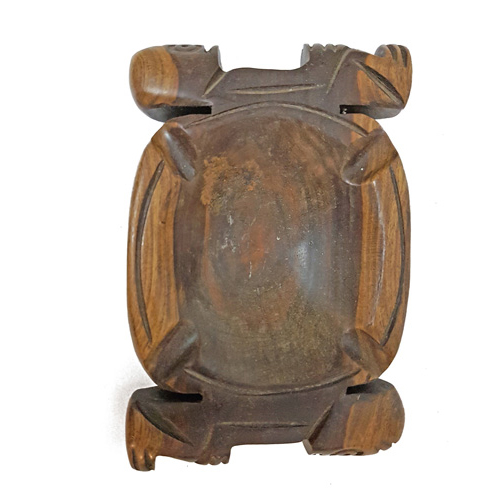 Sub.:2 - Lote: 1277 -  Cenicero en madera tallada, arte tribal, S. XX.