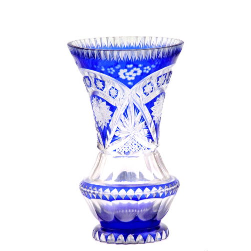 Sub.:2 - Lote: 1531 -  Jarr�n en vidrio incoloro y azul tallado con motivos geom�tricos.