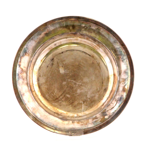 Sub.:2 - Lote: 1538 -  Plato en metal plateado.