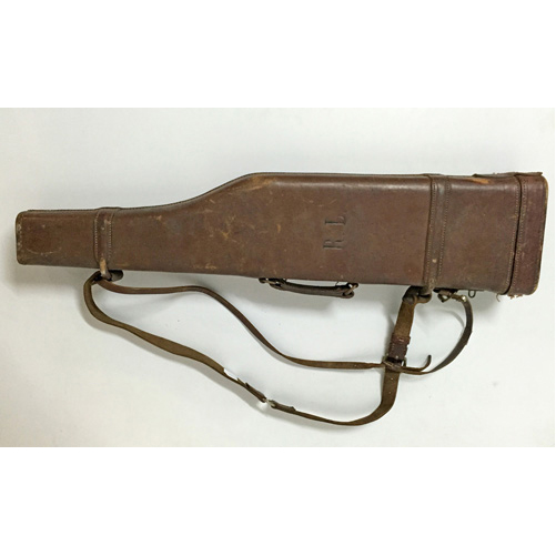 Sub.:2 - Lote: 1543 -  Funda de escopeta en cuero con las iniciales 