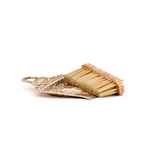 Sub.:2 - Lote: 1549 -  Candelero palillero en metal plateado