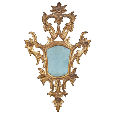Sub.:2 - Lote: 146 -  Lote de dos cornucopias con espejo en madera tallada y dorada, S.XIX. Algn desperfecto.