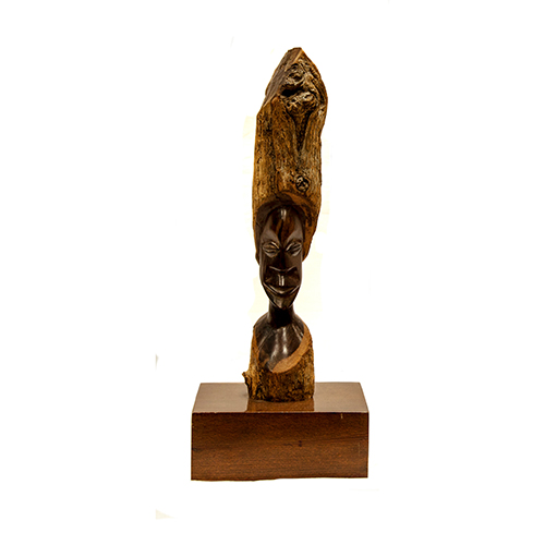 Sub.:20 - Lote: 1220 -  Escultura africana en madera tallada..