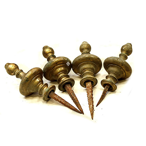 Sub.:20 - Lote: 1316 -  Lote de cuatro embellecedores de escalera o balc�n en bronce. S. XVIII.