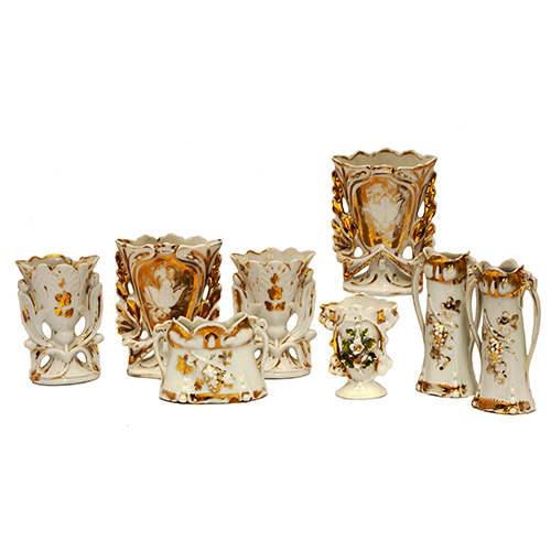 Sub.:20 - Lote: 1373 -  Lote de ocho b�caros isabelinos con decoraci�n en dorada.